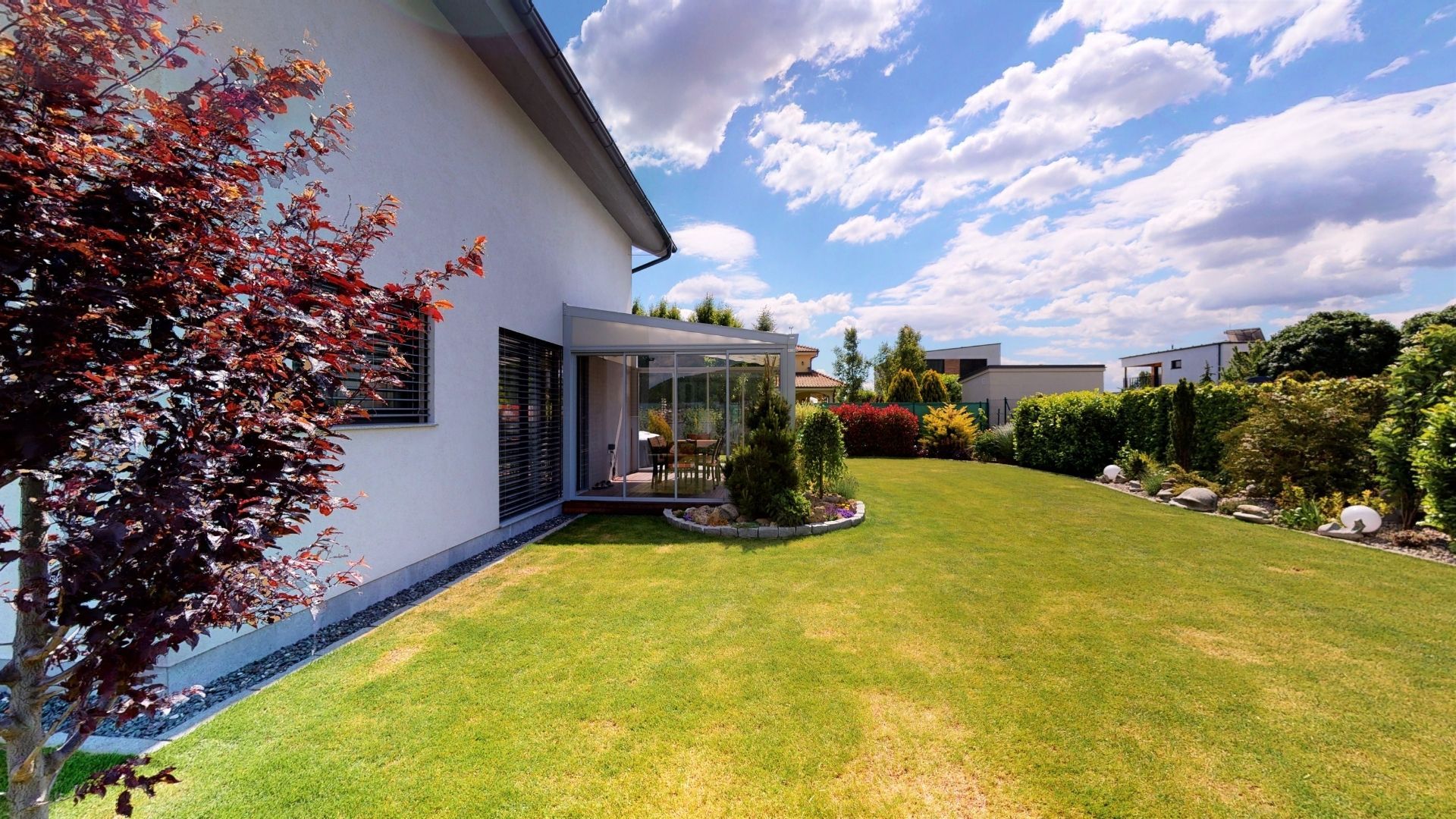 Haus in Berg Ansicht von Garten seitlich